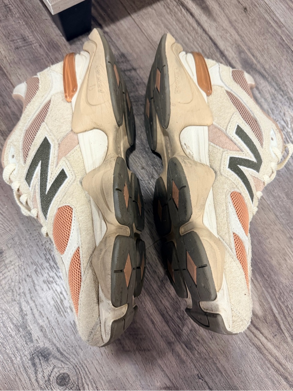 2025 Foot Locker Exclusive New Balance 9060 - Picture 5 of 8
